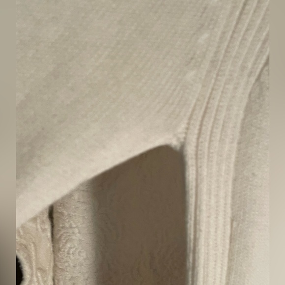 White House Black Market White Sweater Size Medium - Picture 4 of 9